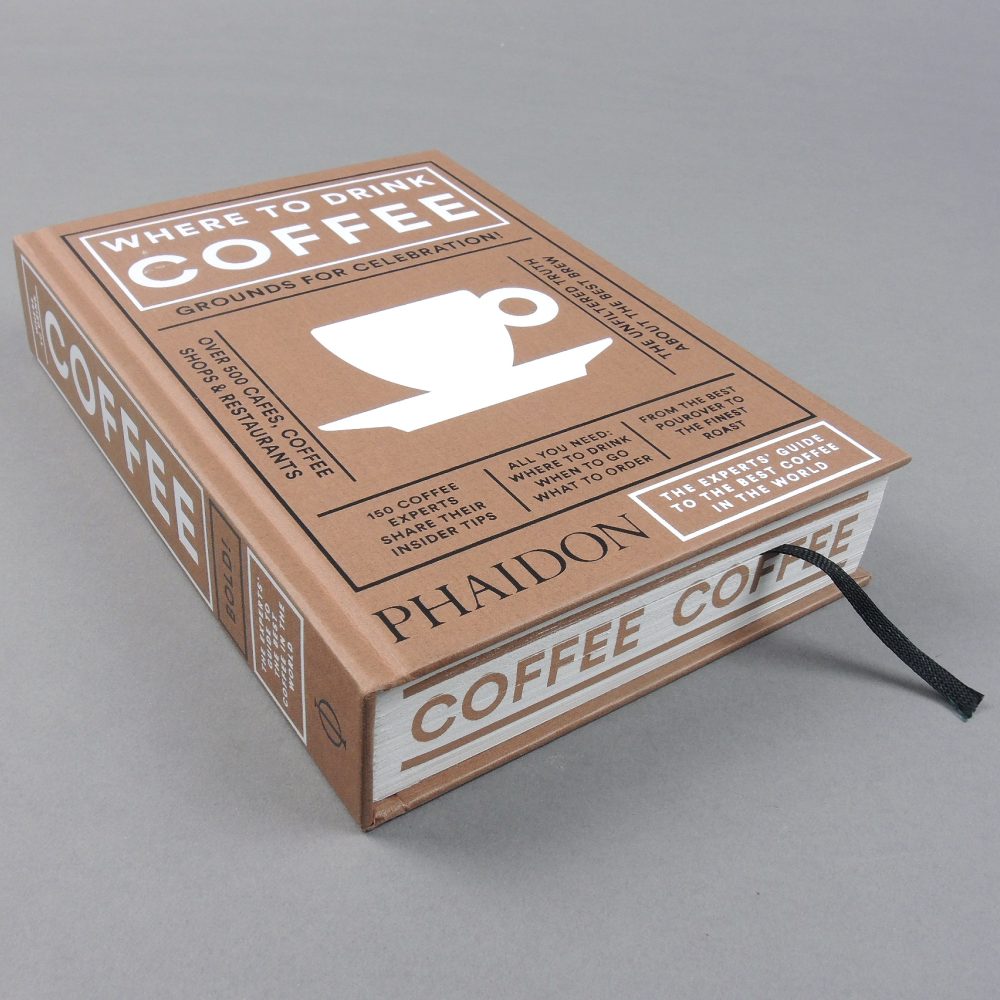 Buch Where to drink coffee mit braunem Umschlag mit verschiedenen Texten darauf